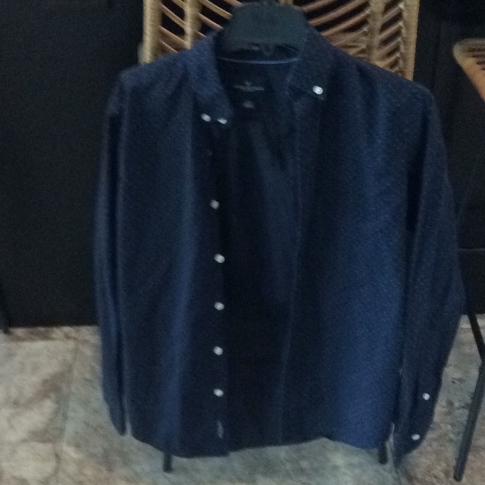 American eagle men’s buttons shirt